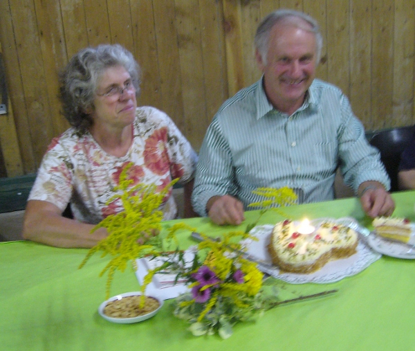 Renate und Hans Bock mit Geburtstagstorte